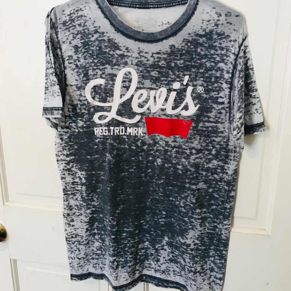 Levi’s t-shirt